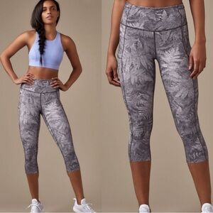 Lululemon Fast & Free Crop size 6 
Kindred Spirit Alpine White Multi